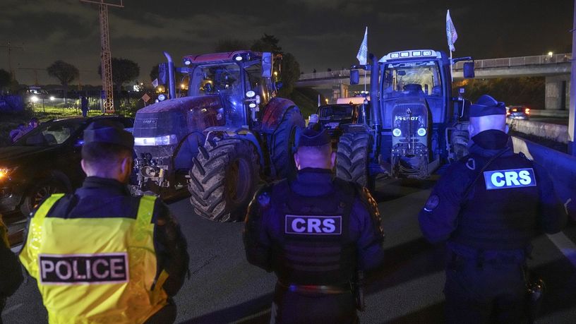 Fransız çiftçiler yeniden yollara döküldü